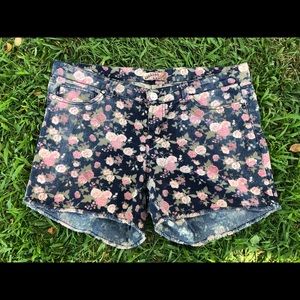 Breaker Jean Woman’s Shorts